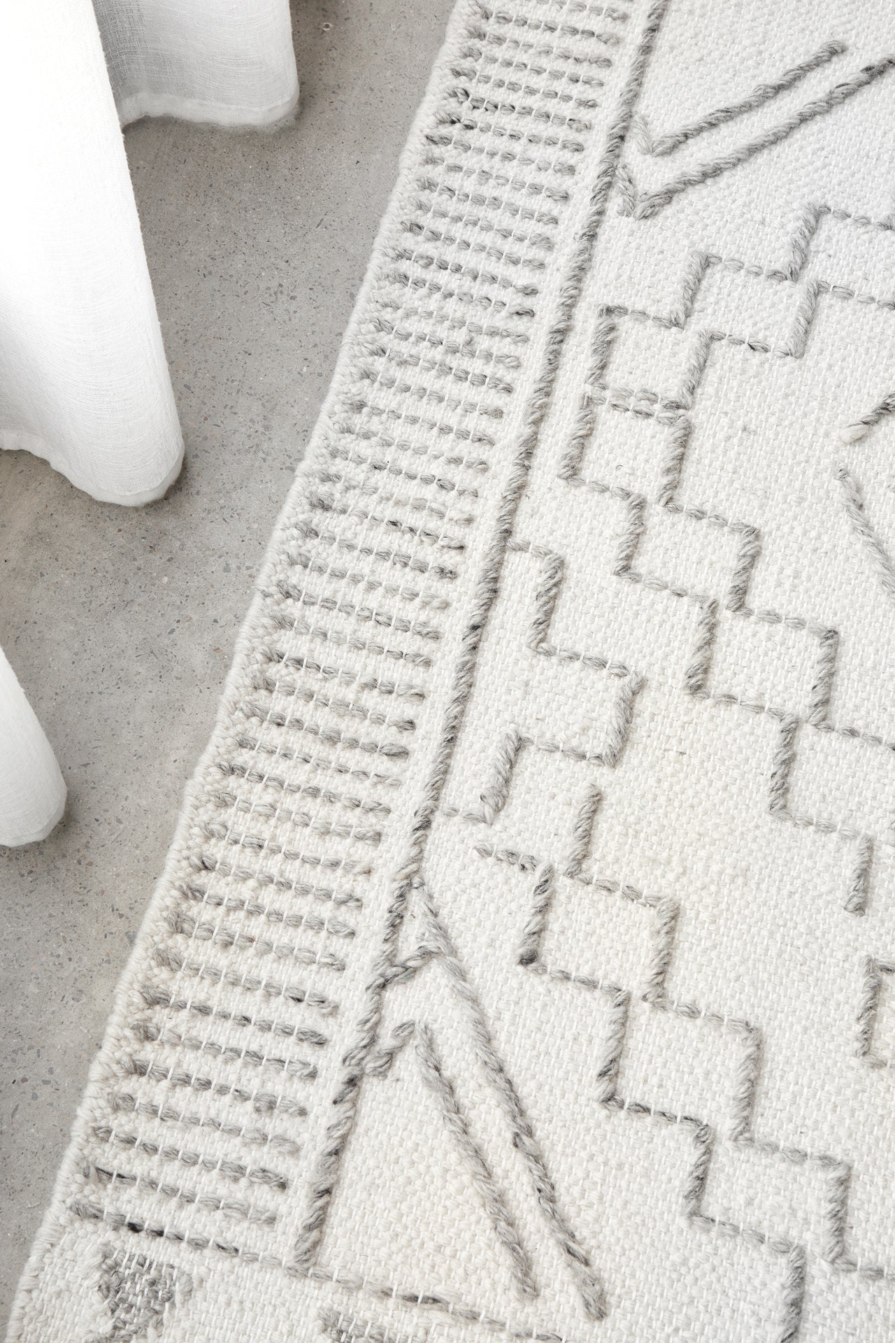 Kenya Tribal Ivory & Grey Wool Rug