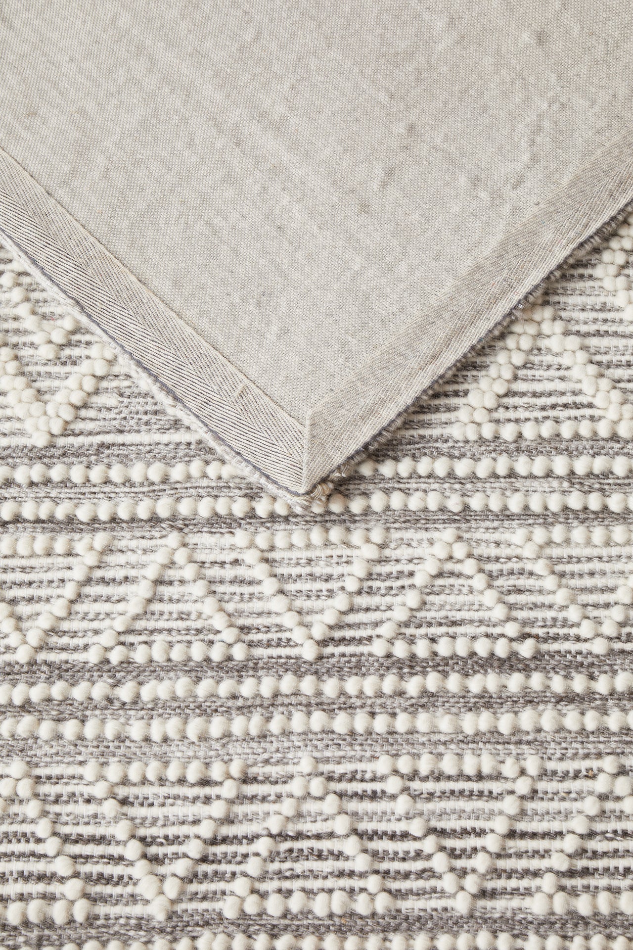 Zena Tribal Light Grey & White Wool Rug