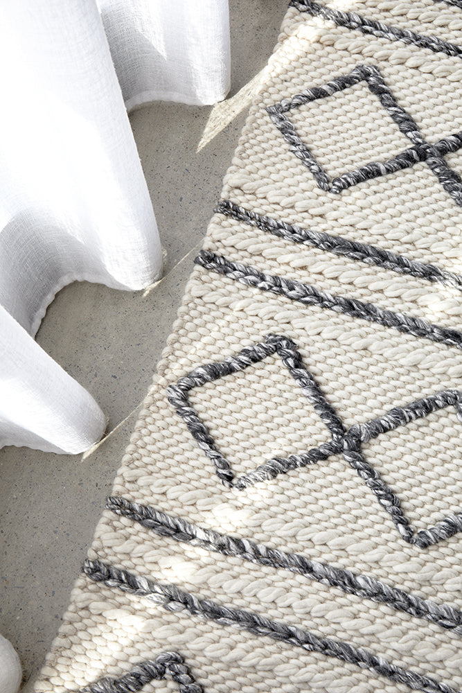 Fallon Tribal Diamond Pattern Grey & White Hand Woven Wool Rug