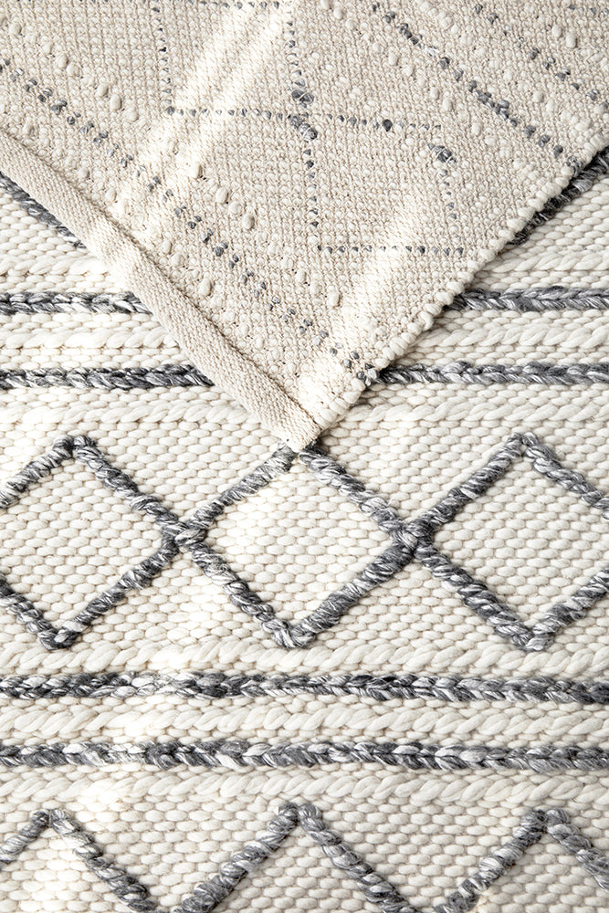 Fallon Tribal Diamond Pattern Grey & White Hand Woven Wool Rug