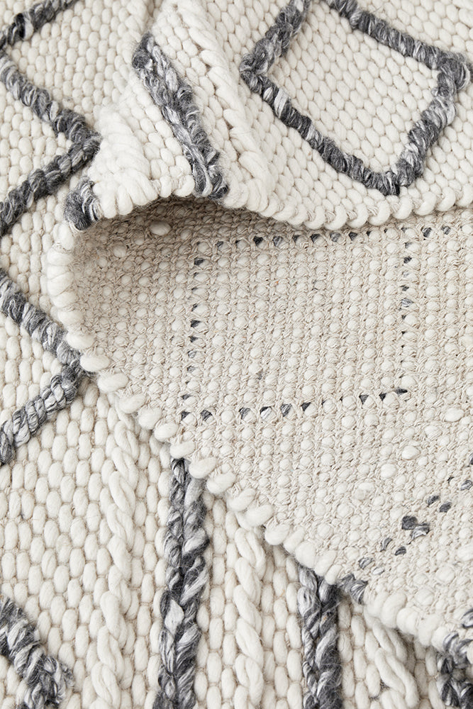 Fallon Tribal Diamond Pattern Grey & White Hand Woven Wool Rug