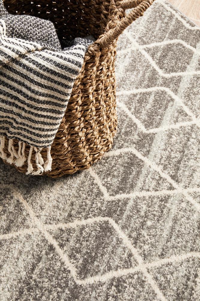 Talia Geometric Grey & White Diamond Pattern Round Rug