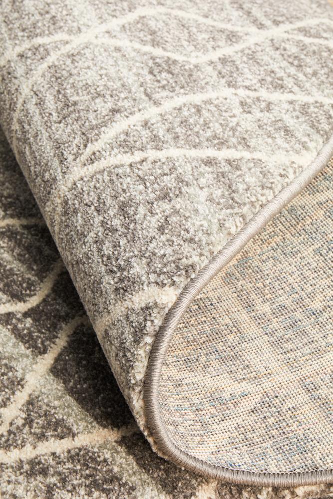 Talia Geometric Grey & White Diamond Pattern Round Rug