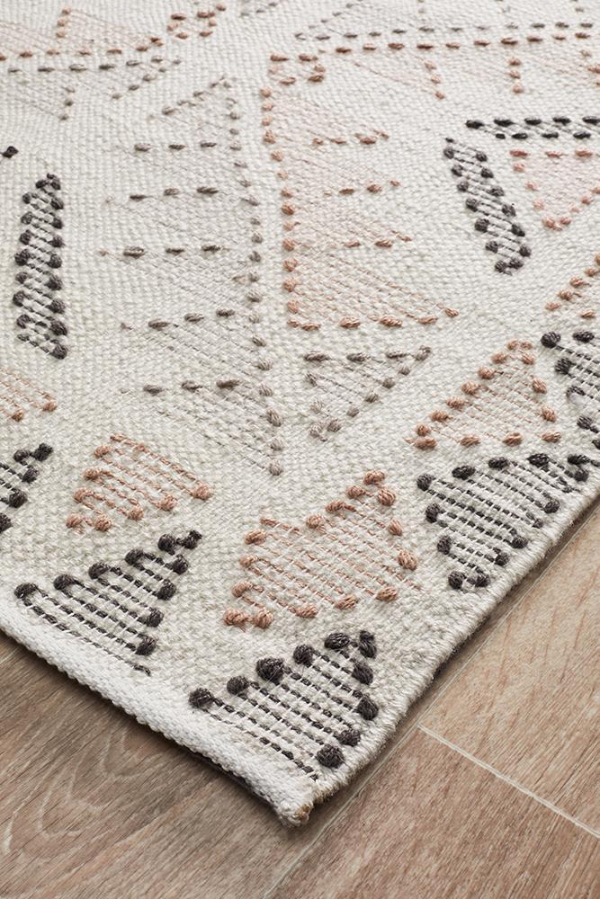 Leah Tribal Chic Peach Ivory & Brown Hand Loomed Rug