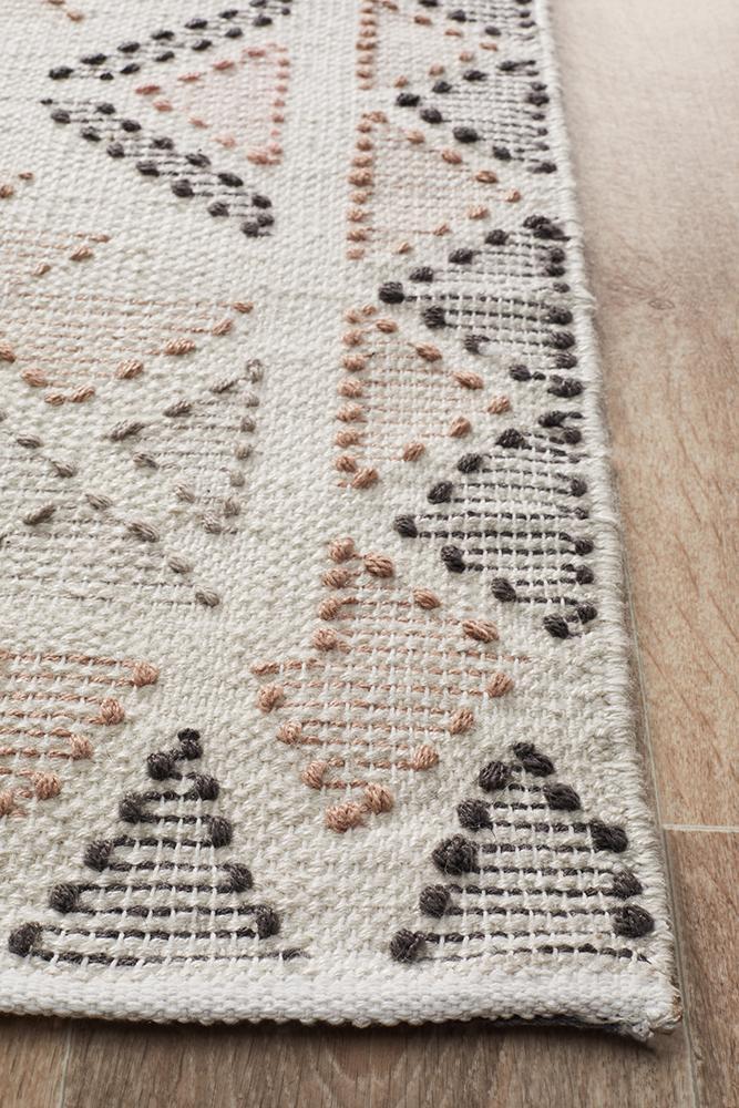 Leah Tribal Chic Peach Ivory & Brown Hand Loomed Rug
