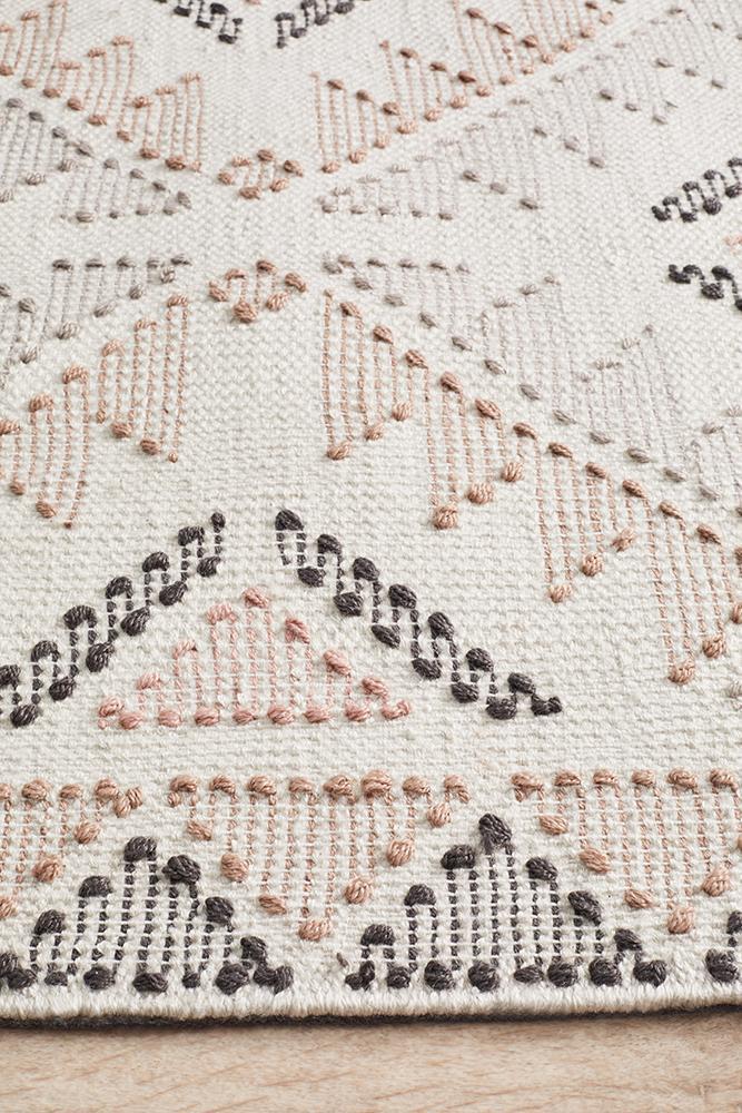 Leah Tribal Chic Peach Ivory & Brown Hand Loomed Rug