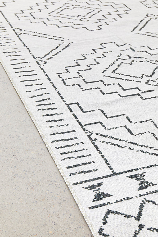 Kindred Leeroy White Machine Washable Rug