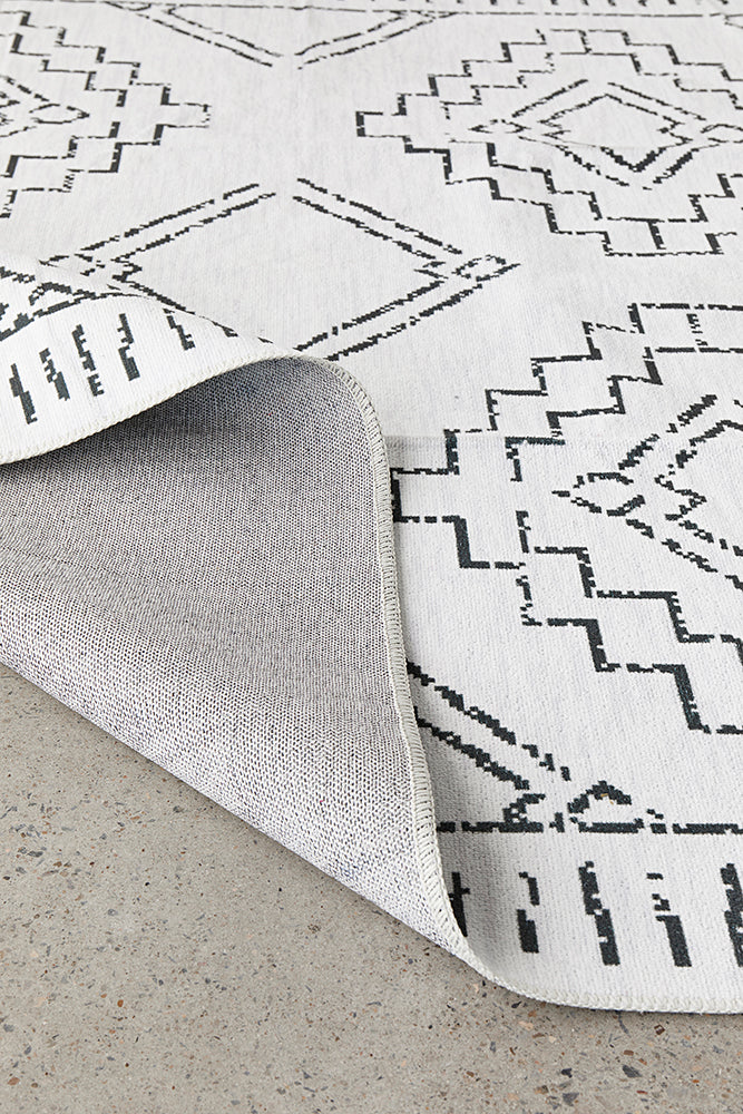 Leeroy Kindred White & Black Tribal Bohemian Machine Washable Rug