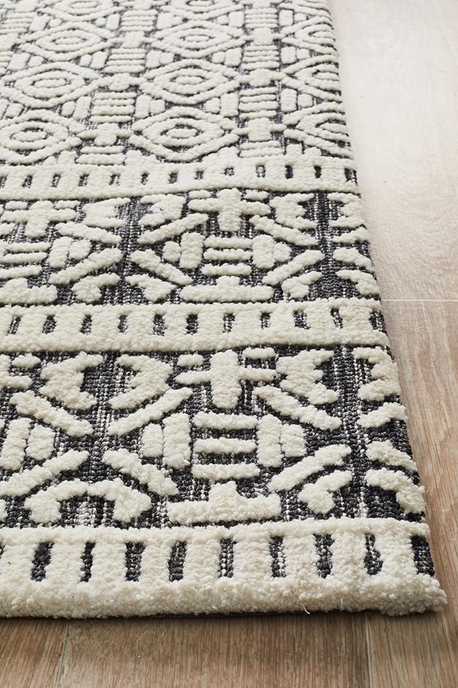 Mira Black & Ivory Tribal Table Tufted Rug