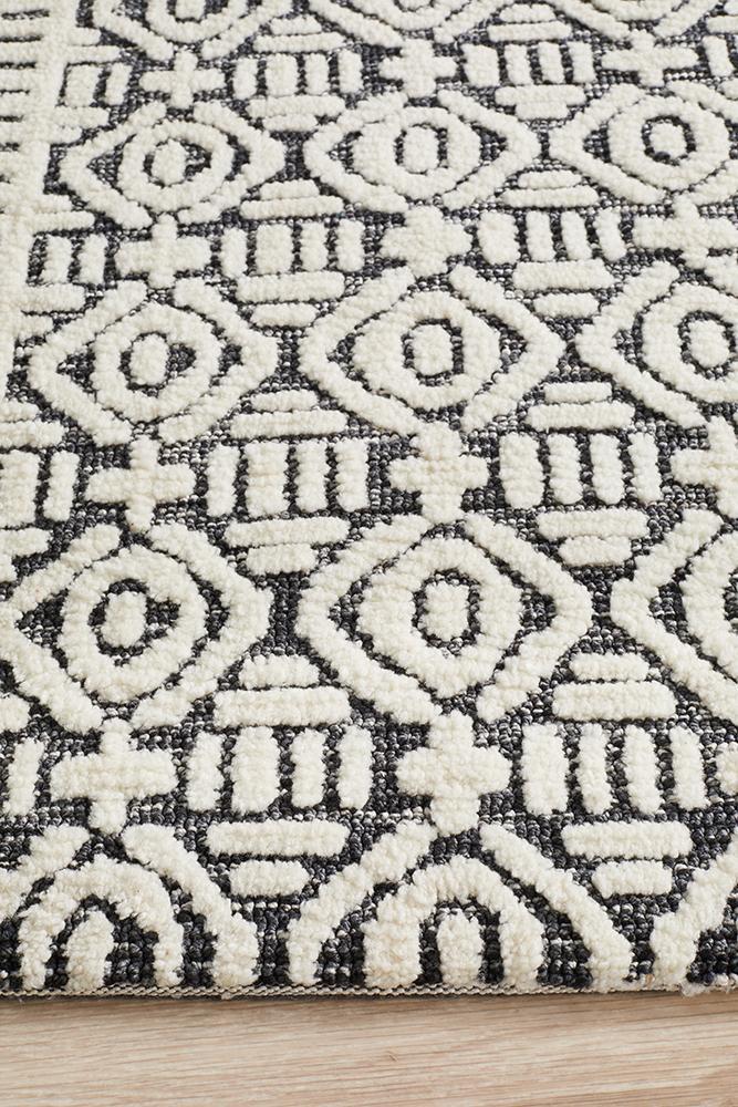 Mira Black & Ivory Tribal Table Tufted Rug