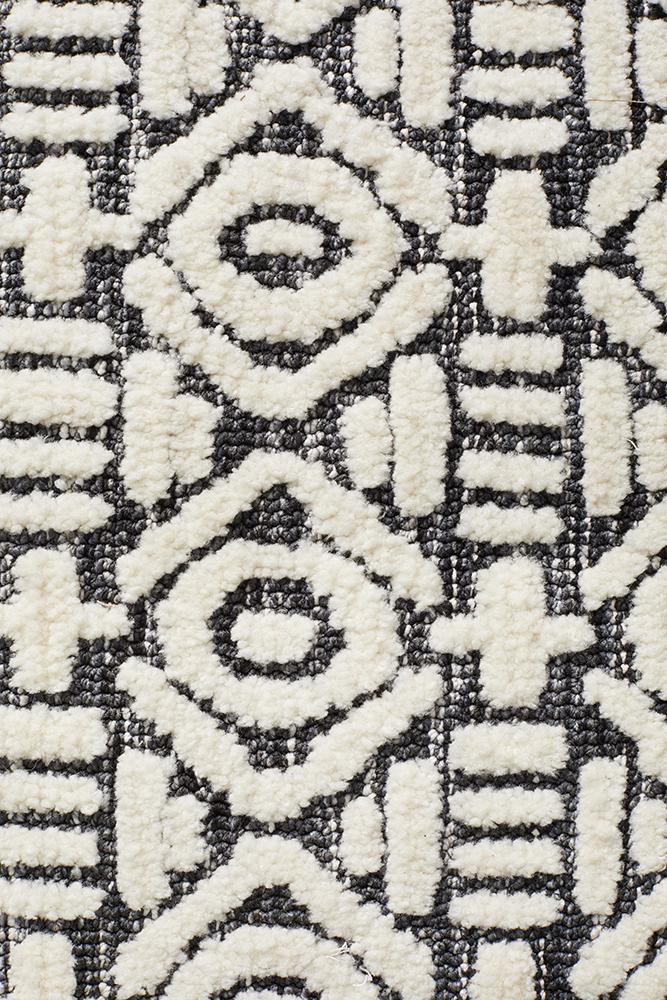 Mira Black & Ivory Tribal Table Tufted Rug