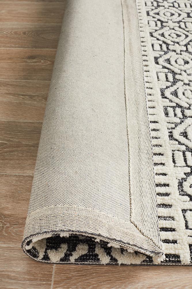 Mira Black & Ivory Tribal Table Tufted Rug
