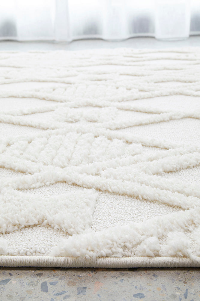 Mari Lisa White Diamond Pattern Rectangle Rug