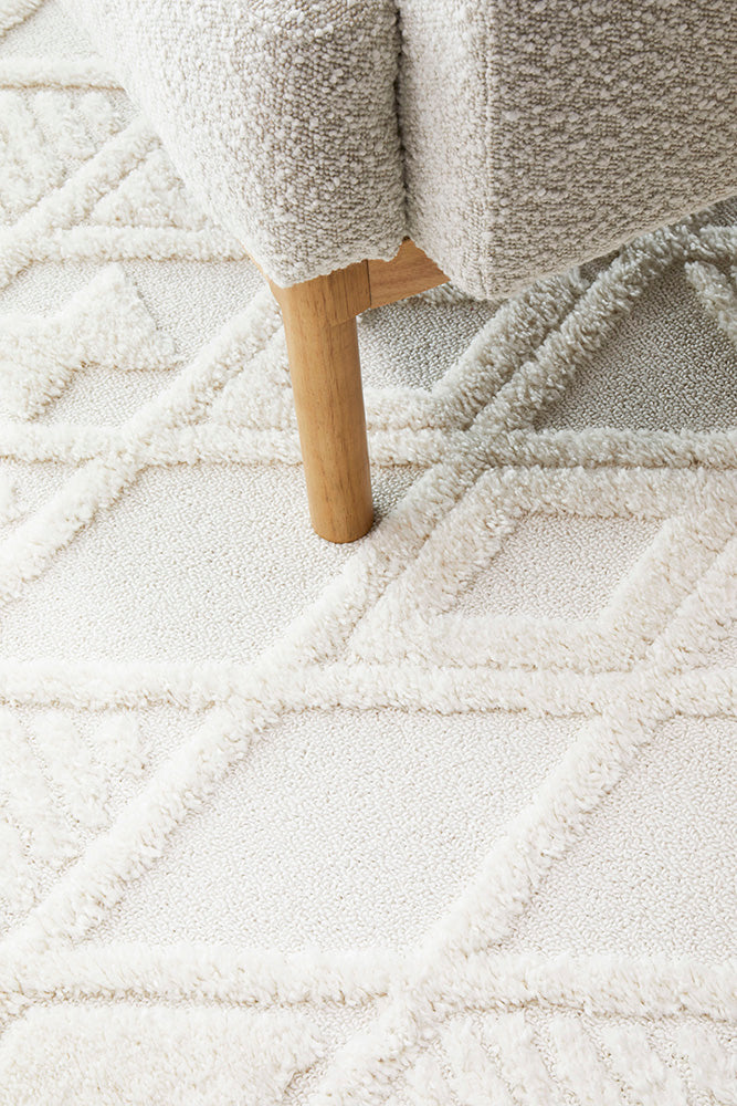 Mari Lisa White Diamond Pattern Rectangle Rug