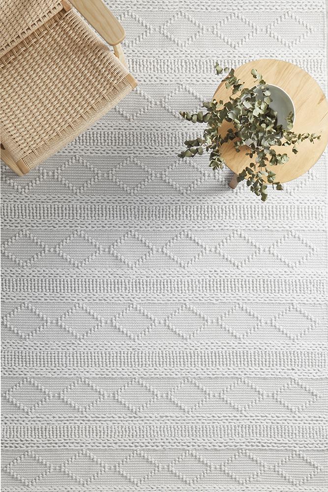 Zoey Modern Ivory Tribal Pattern Flatwoven Wool Rug