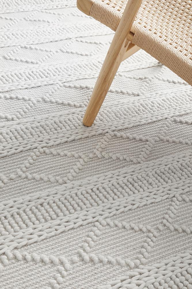 Zoey Modern Ivory Tribal Pattern Flatwoven Wool Rug