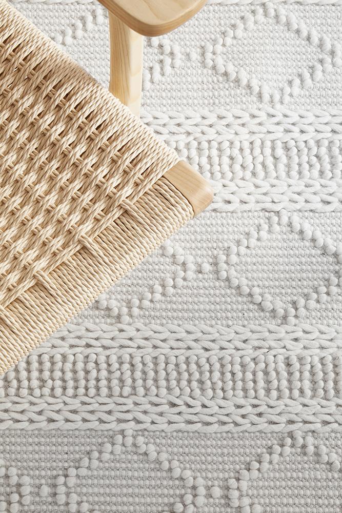 Zoey Modern Ivory Tribal Pattern Flatwoven Wool Rug