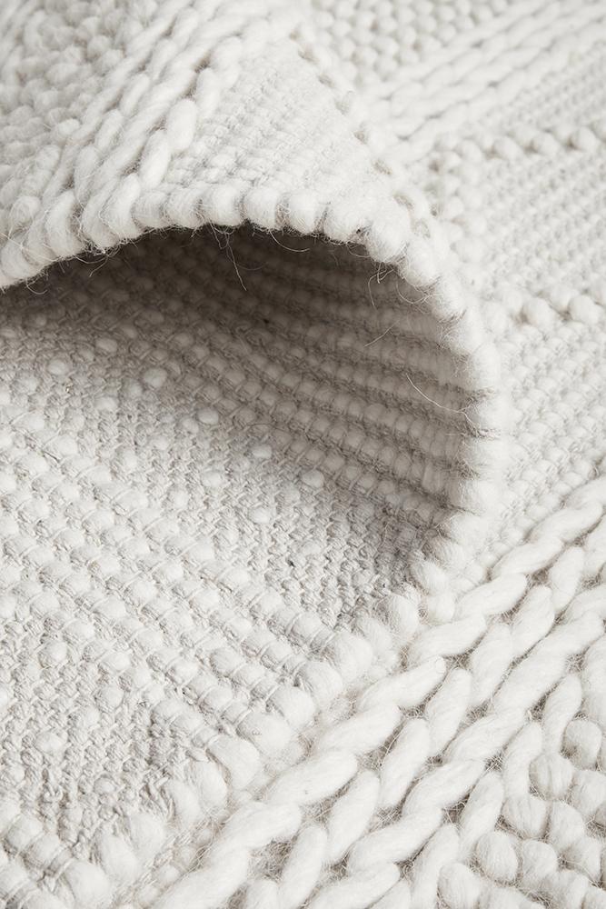 Zoey Modern Ivory Tribal Pattern Flatwoven Wool Rug
