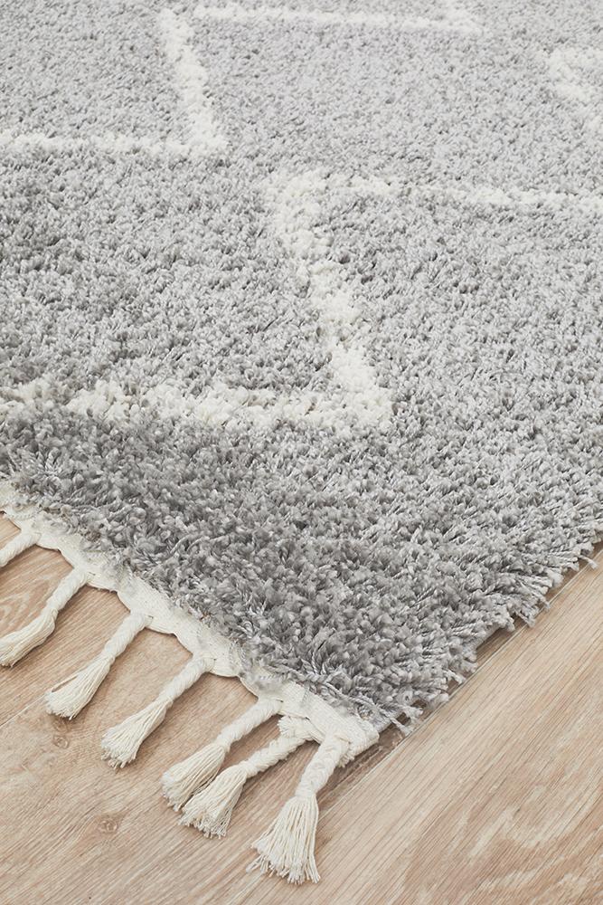 Aliyah Modern Light Grey & White Fringed Rug