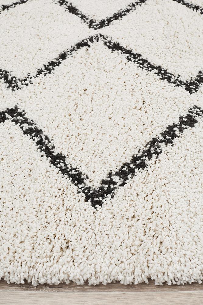 Aliyah Modern White & Black Fringed Rug