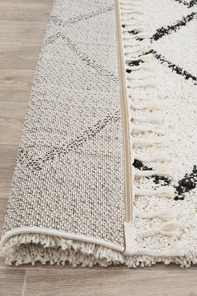 Aliyah Modern White & Black Fringed Rug