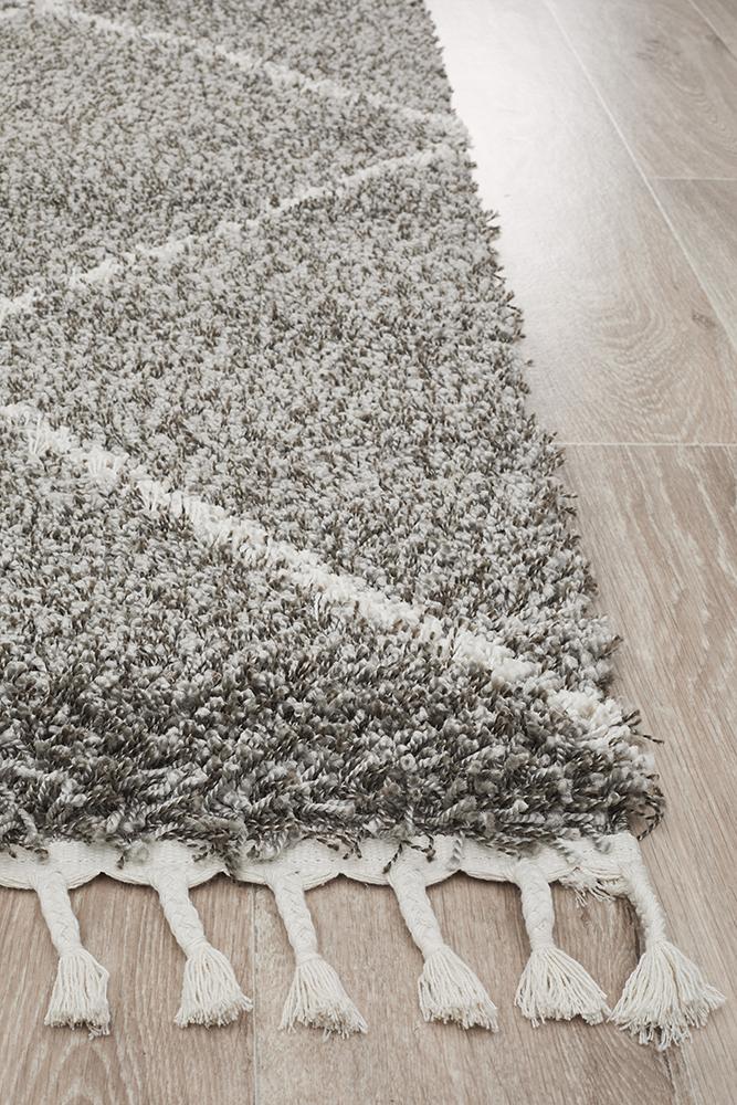 Anisah Modern Grey & White Diamond Pattern Fringed Rug