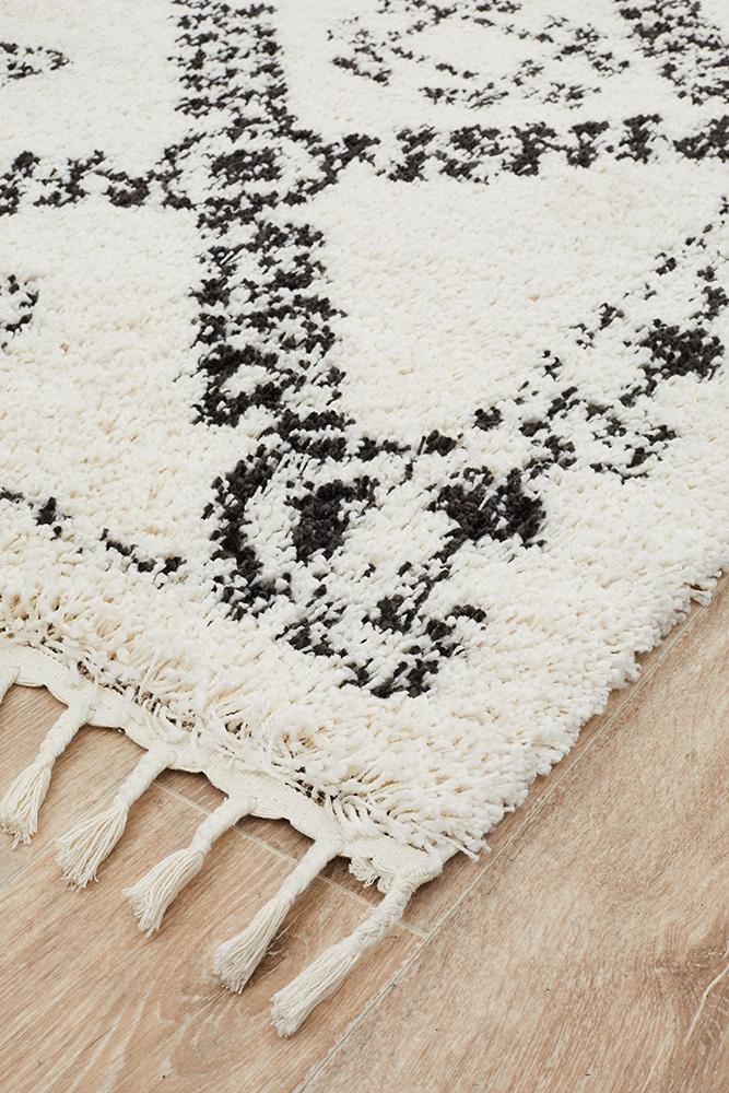 Chaima Modern Fringed White & Black Rug