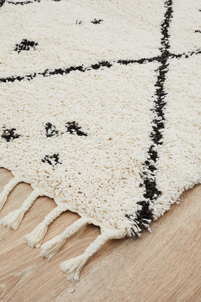 Nahla Modern Fringed White & Black Tribal Rug