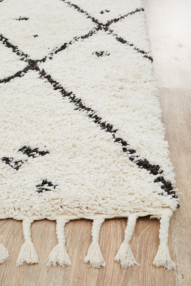 Nahla Modern Fringed White & Black Tribal Rug