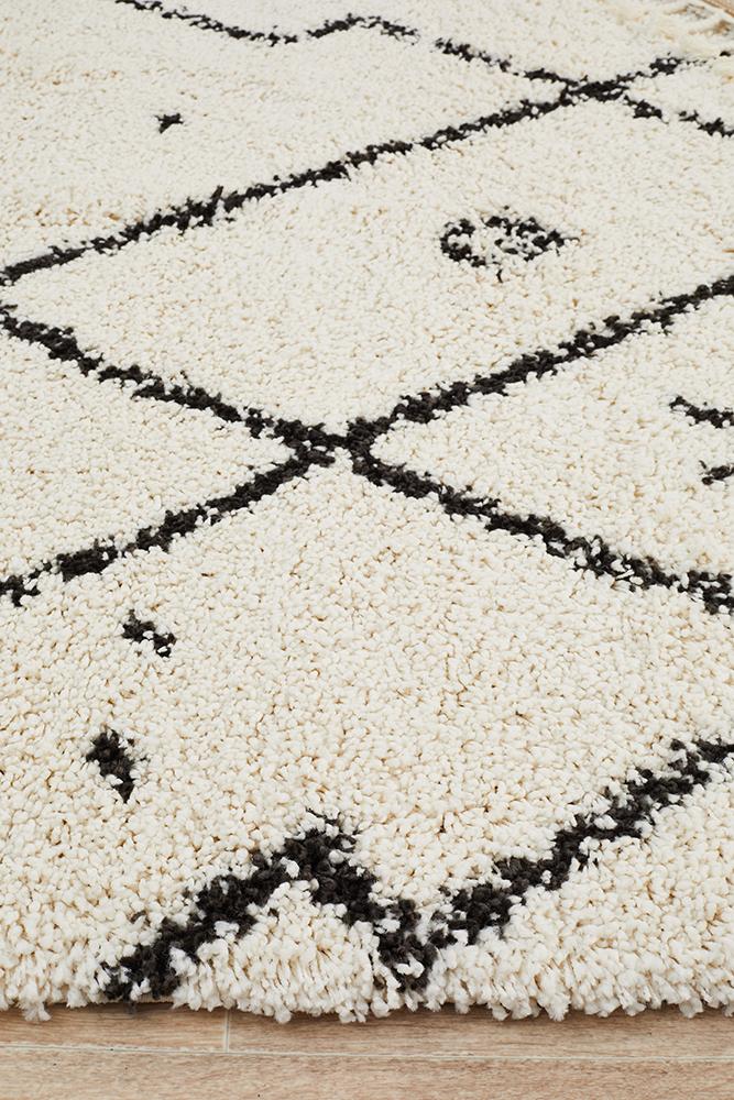 Nahla Modern Fringed White & Black Tribal Rug