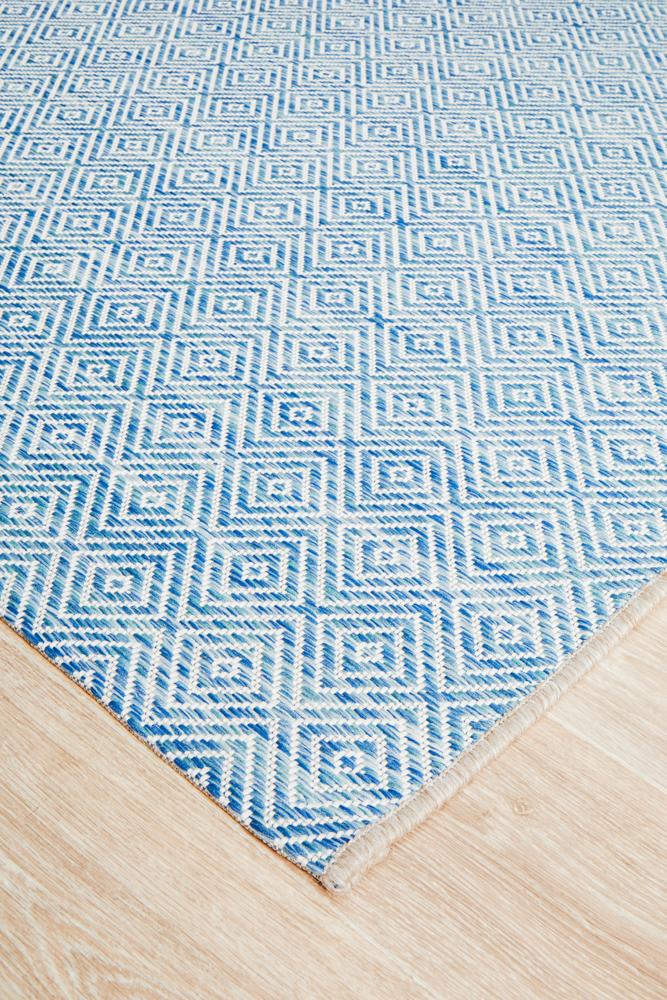 Milly Outdoor Blue & White Diamond Pattern Rug