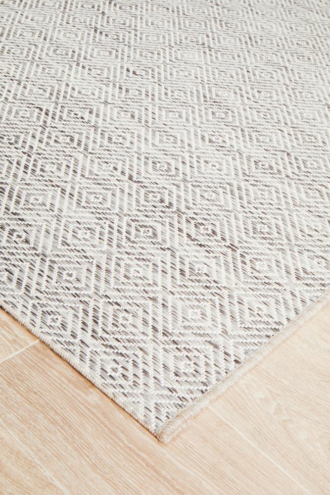 Milly Outdoor Natural & White Diamond Pattern Rug