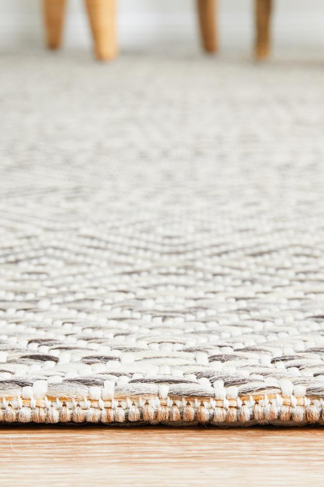 Milly Outdoor Natural & White Diamond Pattern Rug