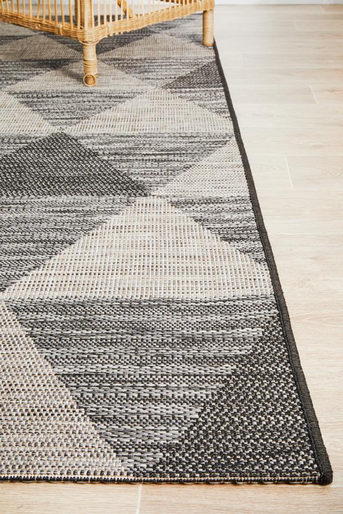 Miles Outdoor Black & Grey Geometric Pattern Rug