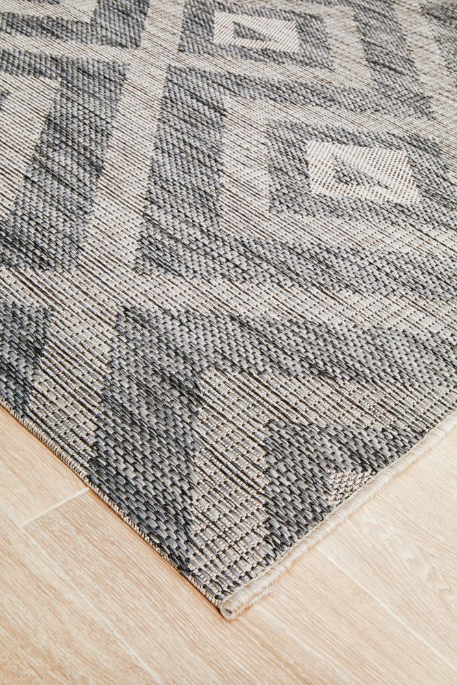Tera Outdoor Black & Grey Diamond Pattern Rug