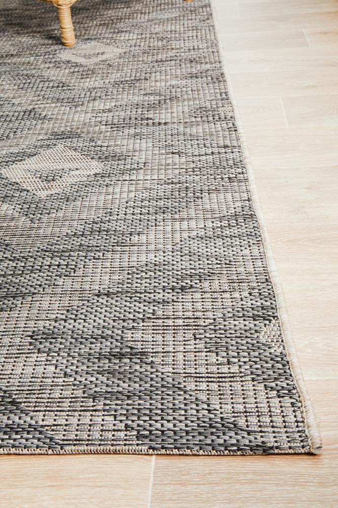 Tera Outdoor Black & Grey Diamond Pattern Rug
