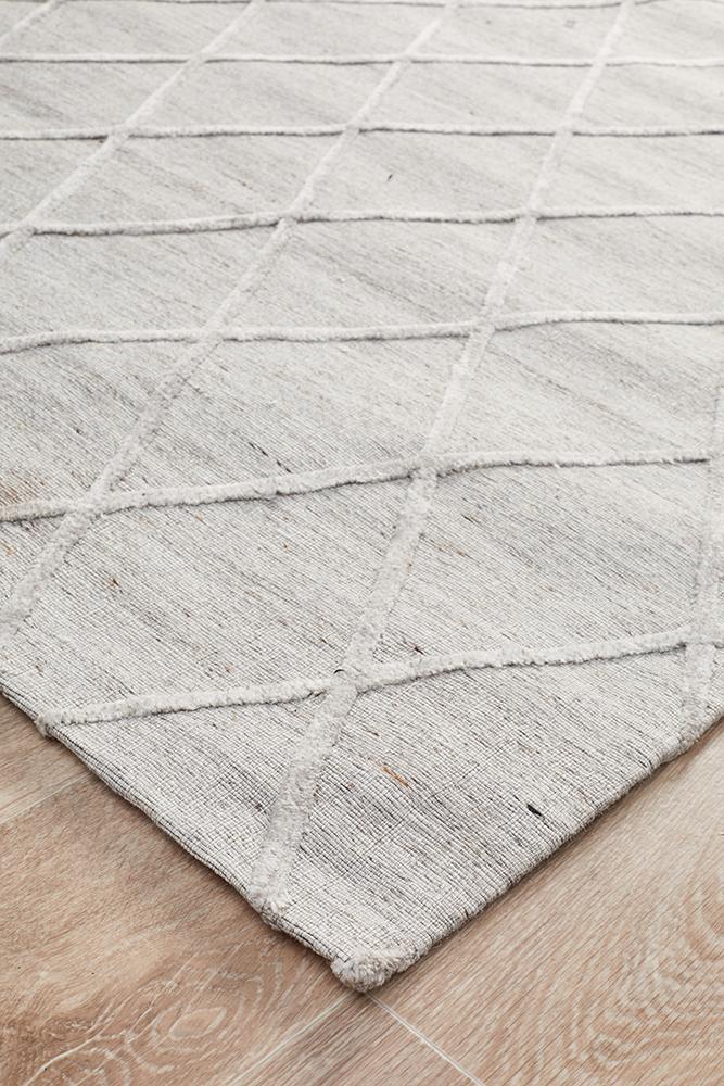 Nevaeh Grey Diamond Pattern Modern Hand Tufted Rug