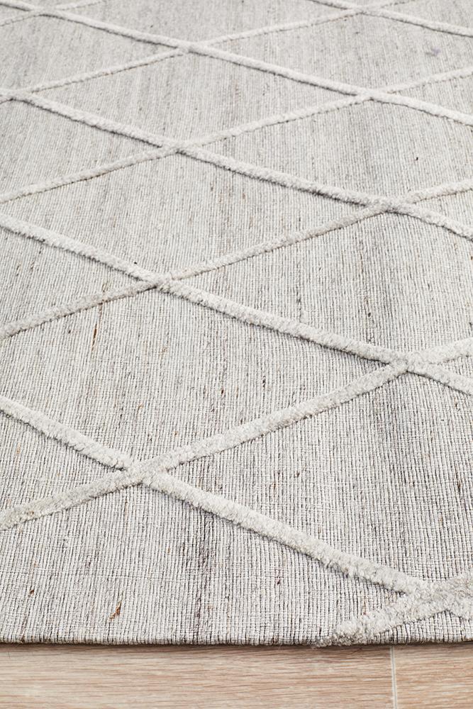 Nevaeh Grey Diamond Pattern Modern Hand Tufted Rug